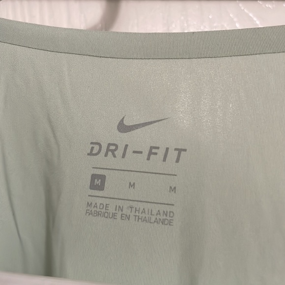 Nike woman’s top - Picture 3 of 4